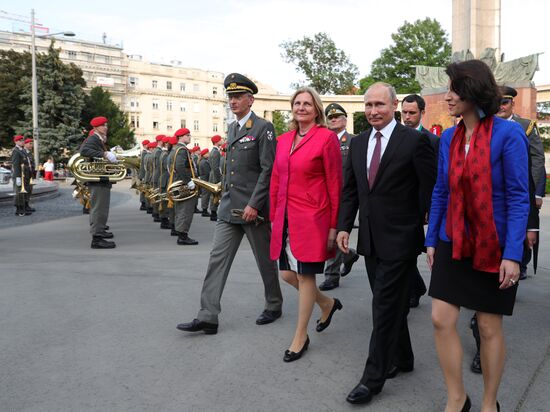 Vladimir Putin pays working visit to Austria