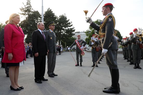 Vladimir Putin pays working visit to Austria