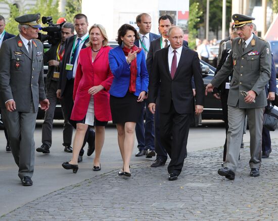 Vladimir Putin pays working visit to Austria