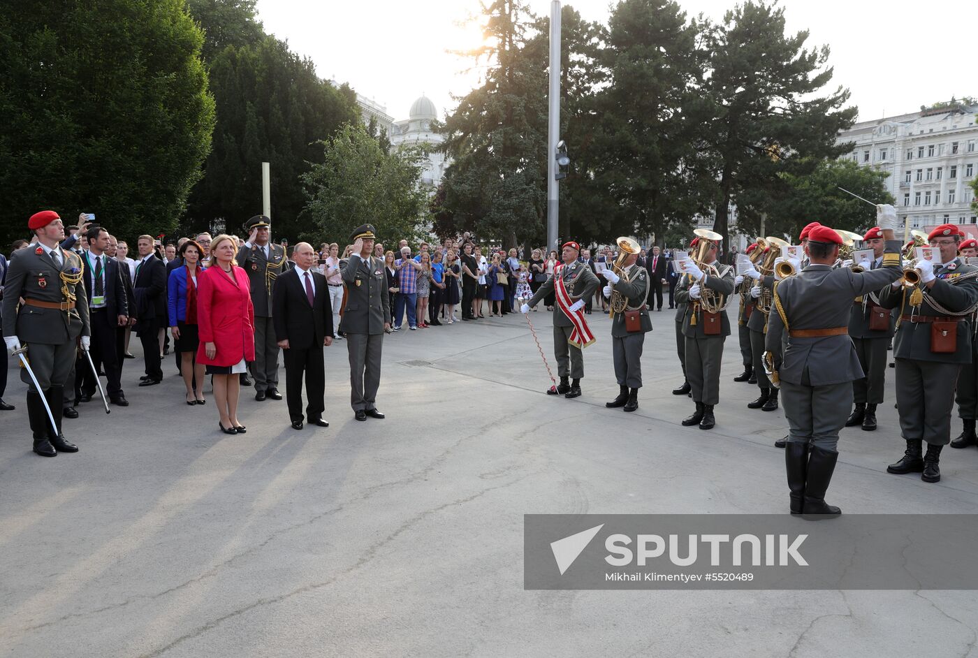 Vladimir Putin pays working visit to Austria