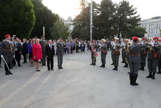 Vladimir Putin pays working visit to Austria