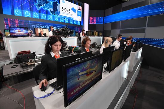 Call center of Direct Line with President Vladimir Putin in Gostiny Dvor