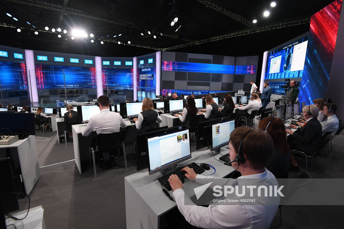 Call center of Direct Line with President Vladimir Putin in Gostiny Dvor