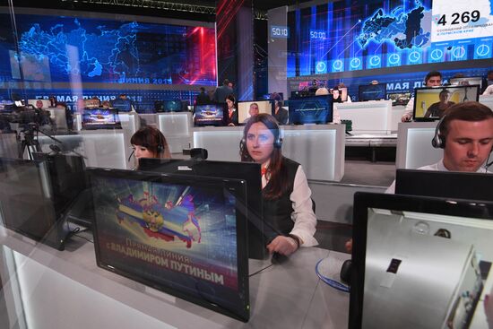 Call center of Direct Line with President Vladimir Putin in Gostiny Dvor