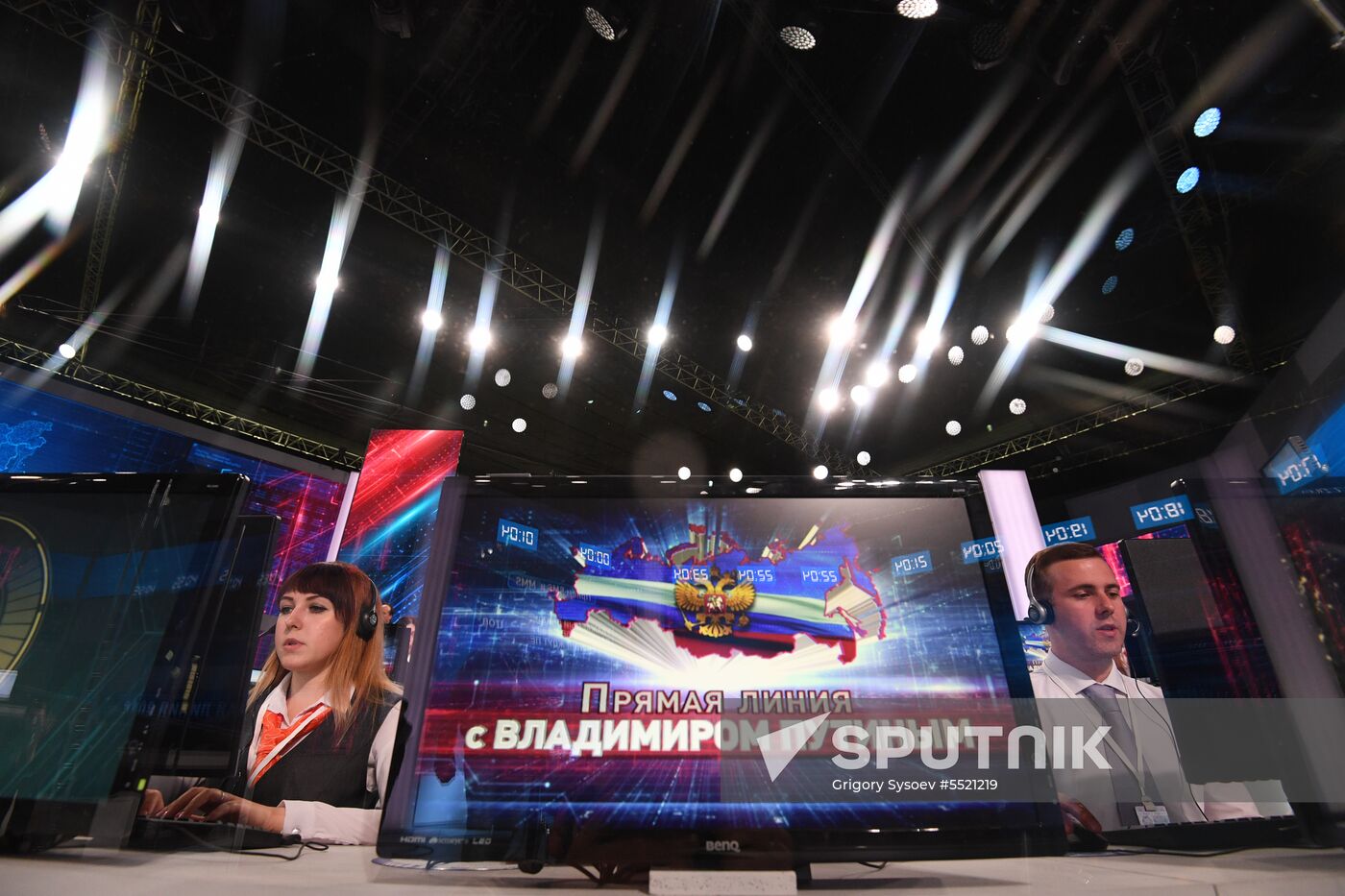 Call center of Direct Line with President Vladimir Putin in Gostiny Dvor