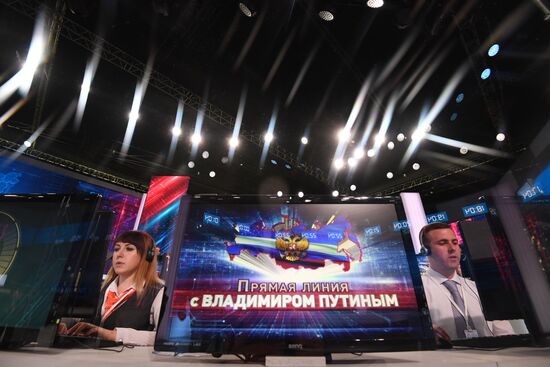 Call center of Direct Line with President Vladimir Putin in Gostiny Dvor