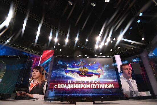 Call center of Direct Line with President Vladimir Putin in Gostiny Dvor