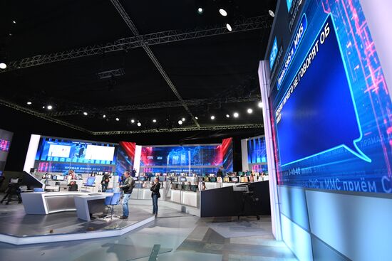 Call center of Direct Line with President Vladimir Putin in Gostiny Dvor