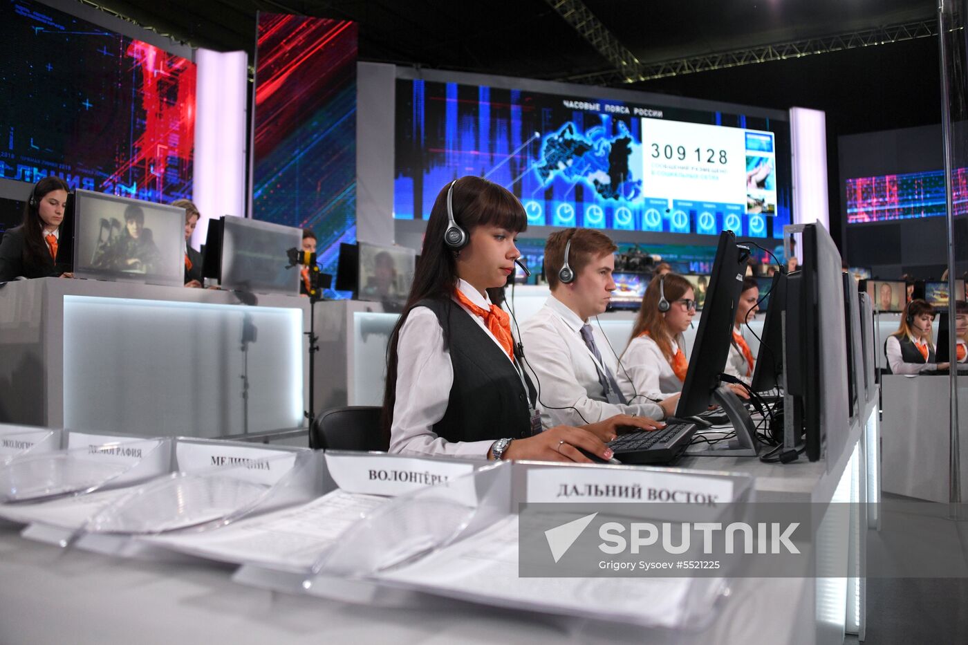 Call center of Direct Line with President Vladimir Putin in Gostiny Dvor