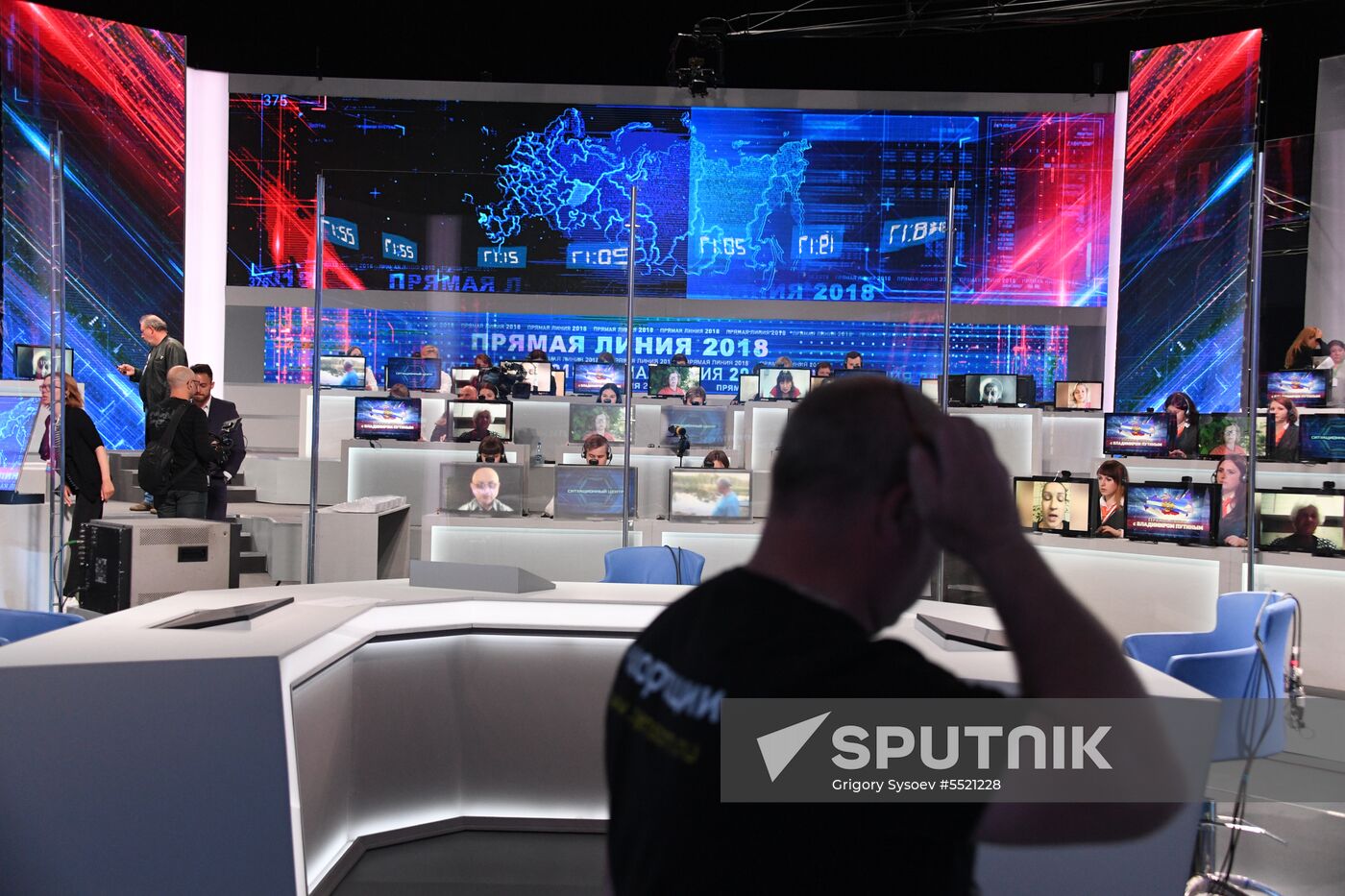 Call center of Direct Line with President Vladimir Putin in Gostiny Dvor