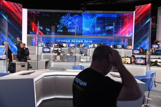 Call center of Direct Line with President Vladimir Putin in Gostiny Dvor