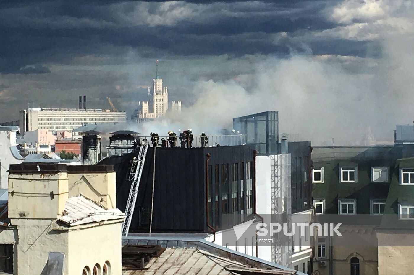 Fire erupts on roof of Pedagogical Book House in Moscow