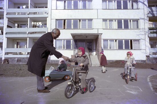 Singapore's Foreign Minister Sinnathamby Rajaratnam visits the USSR
