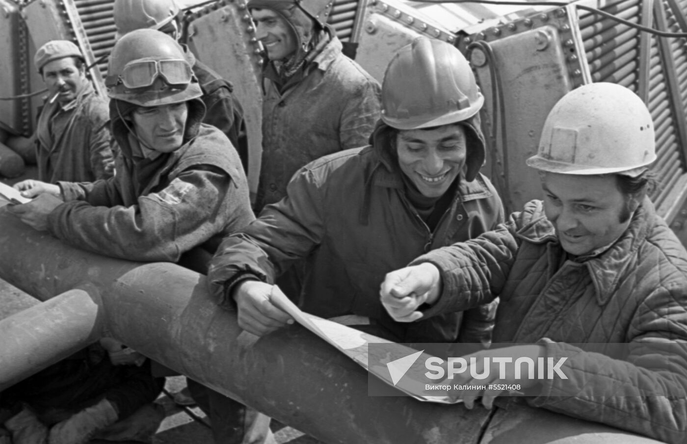 Builders of Novo-Bakinsky Oil Refinery