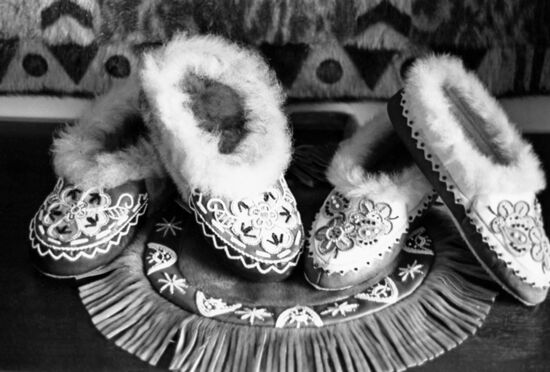 Chukot fur slippers