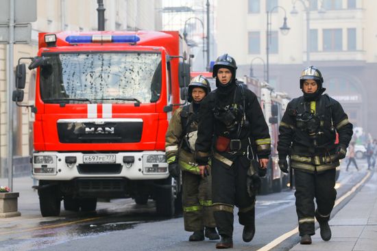 Fire erupts on roof of Pedagogical Book House in Moscow