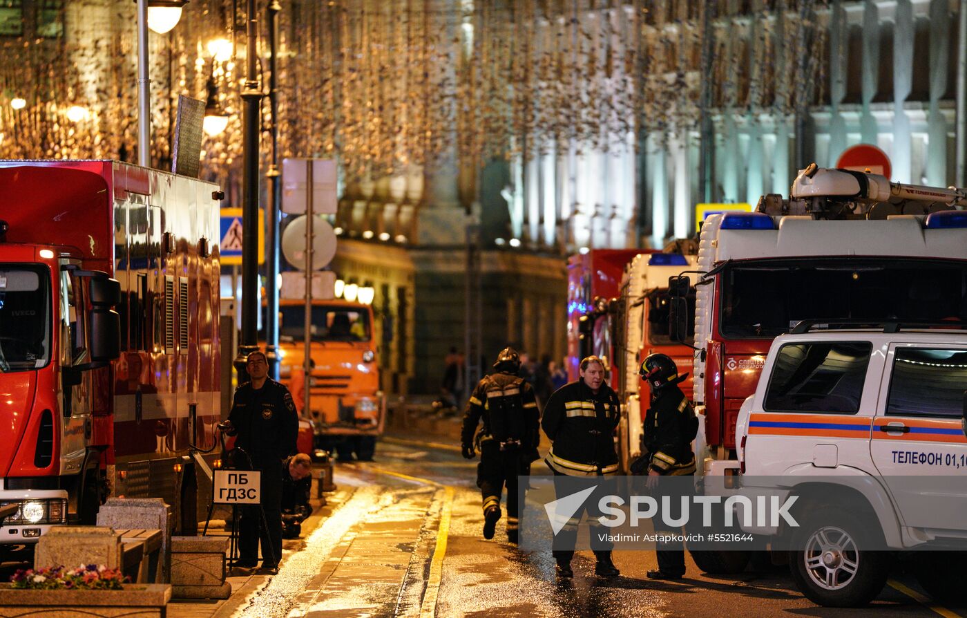 Fire erupts on roof of Pedagogical Book House in Moscow