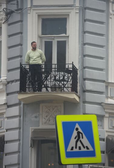 Fire erupts on roof of Pedagogical Book House in Moscow