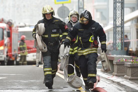 Fire erupts on roof of Teacher's Book House in Moscow