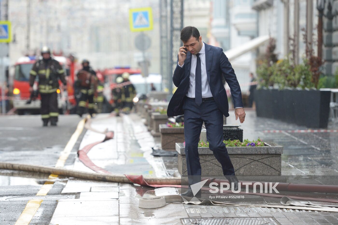 Fire erupts on roof of Pedagogical Book House in Moscow