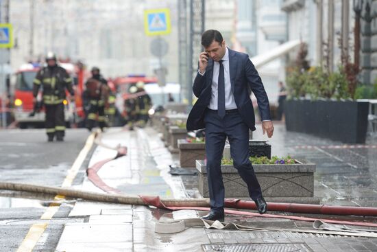 Fire erupts on roof of Pedagogical Book House in Moscow