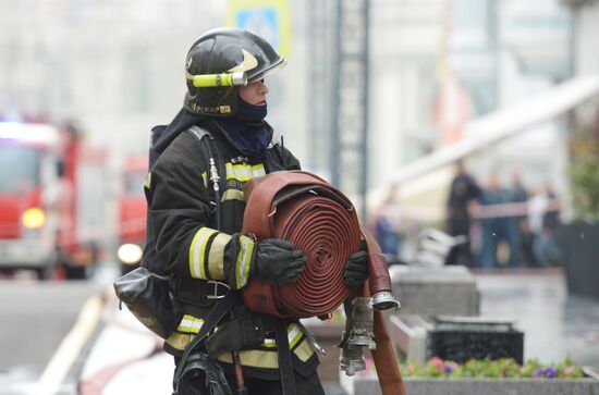 Fire erupts on roof of Teacher's Book House in Moscow