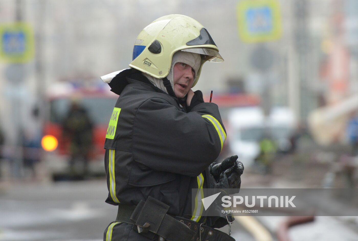 Fire erupts on roof of Teacher's Book House in Moscow