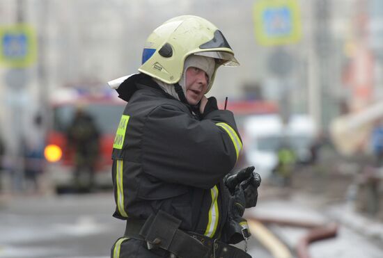 Fire erupts on roof of Teacher's Book House in Moscow
