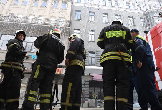 Fire erupts on roof of Teacher's Book House in Moscow