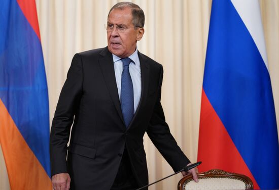 Russian, Armenian Foreign Ministers Lavrov and Mnatsakanian meet