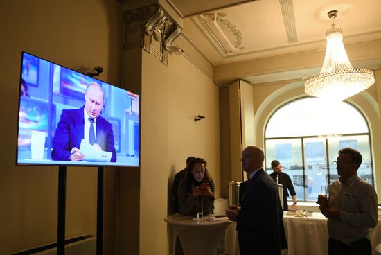 Live broadcast of Direct Line with Vladimir Putin