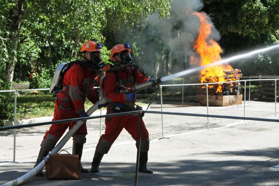 Fire tactics competition finals in Donetsk People's Republic