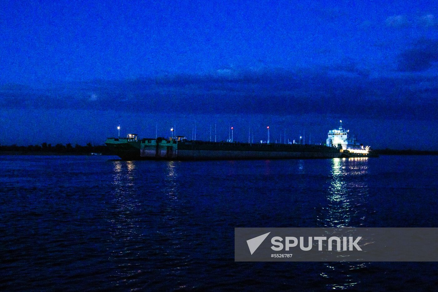 Catamaran collides with barge outside Volgograd