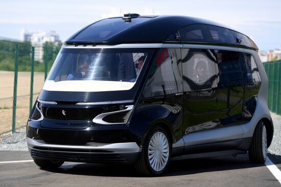 Kamaz presents SHUTTLE unmanned electric bus