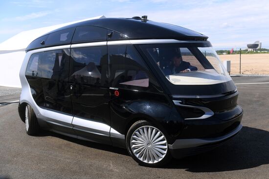 Kamaz presents SHUTTLE unmanned electric bus