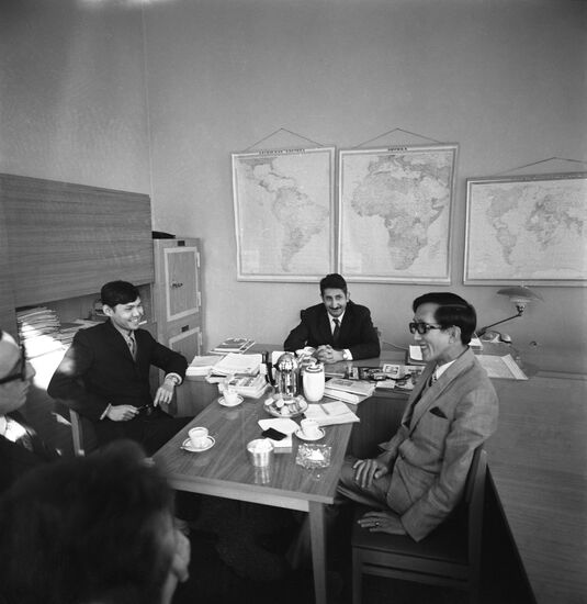 Journalists' meeting at APN office
