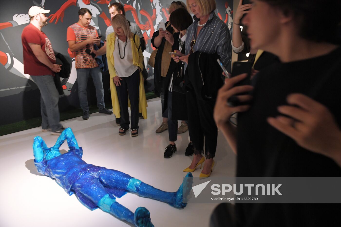 Ball in Art exhibition opening