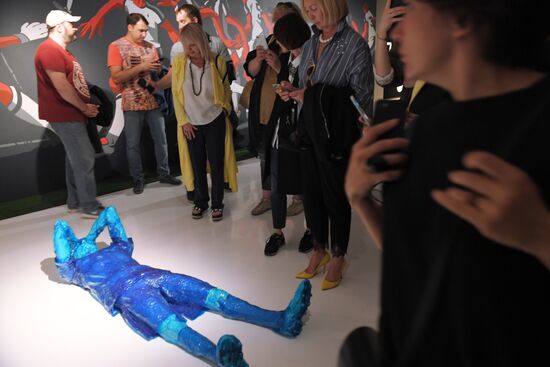 Ball in Art exhibition opening