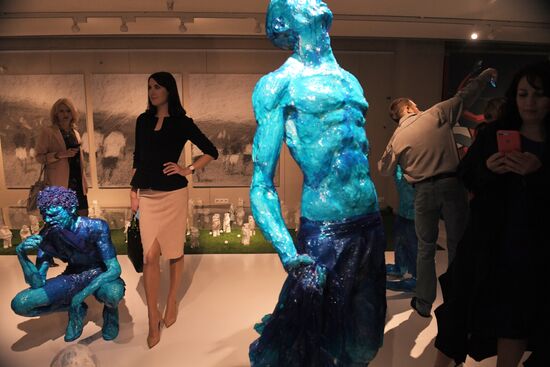 Ball in Art exhibition opening