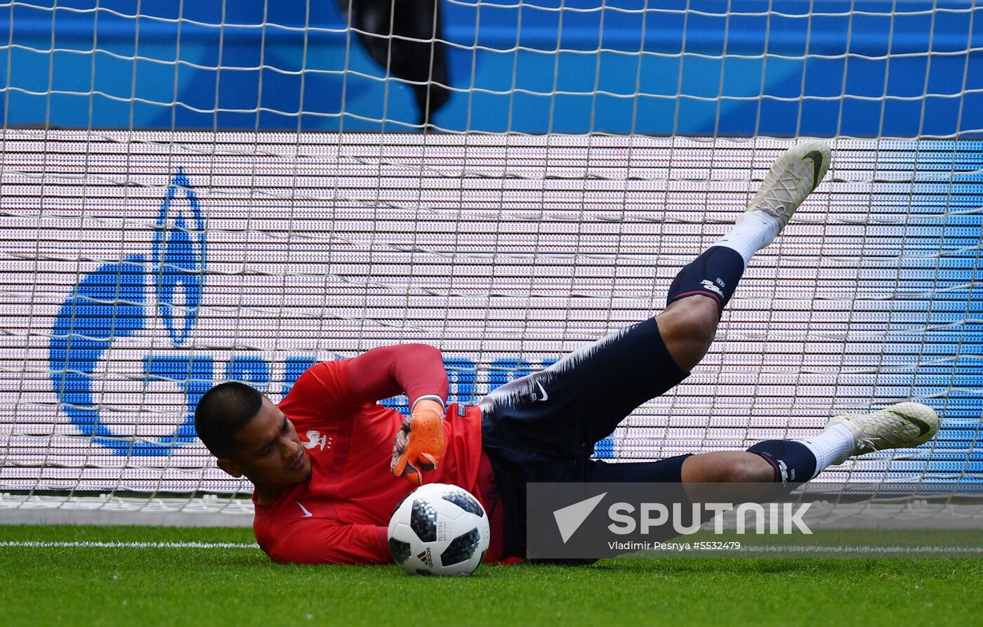 France's Alphonse Areola catches a ball during the national soccer team training session at the World Cup 2018, in Kazan, Russia, June 15, 2018. The World Cup take place in 11 cities across Russia. Location: Russia, Kazan. Author: Vladimir Pesnya/Sputnik. Russia World Cup France Training