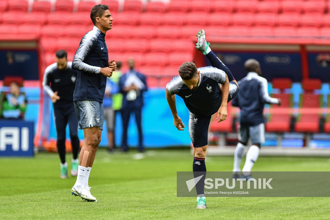 France's Raphael Varane and Olivier Giroud warm up during the national soccer team training session at the World Cup 2018, in Kazan, Russia, June 15, 2018. The World Cup take place in 11 cities across Russia. Location: Russia, Kazan. Author: Vladimir Pesnya/Sputnik. Russia World Cup France Training