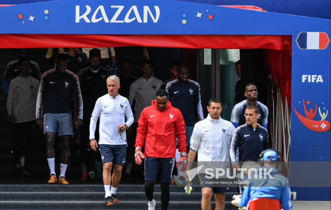 France's players and team members attend at national soccer team's training session at the World Cup 2018, in Kazan, Russia, June 15, 2018. Location: Russia, Kazan. Author: Vladimir Pesnya/Sputnik. Russia World Cup France Training