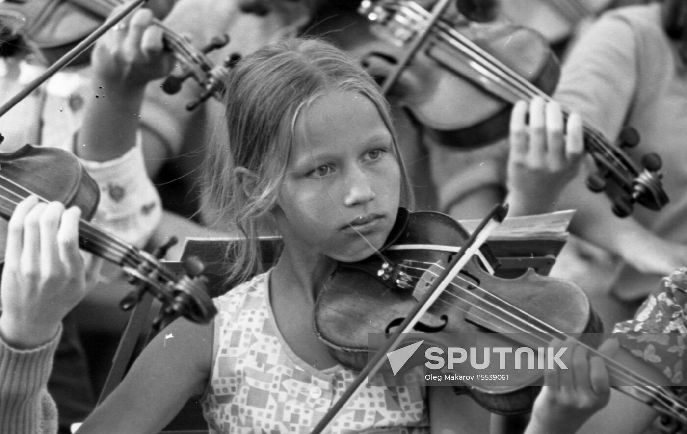 Young violin players' ensemble