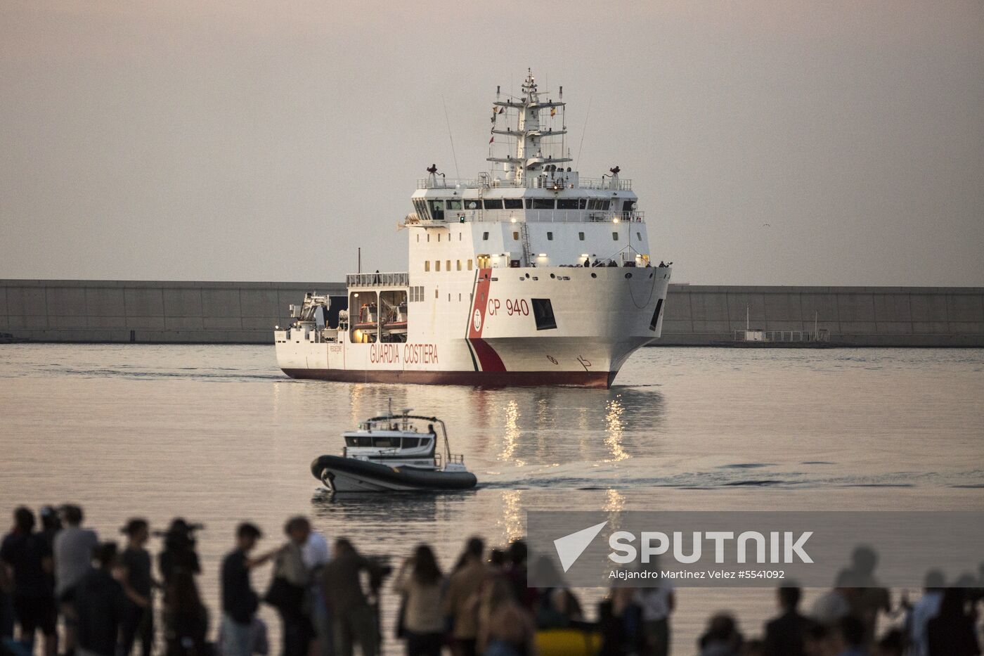 Three vessels carrying migrants dock in Spain