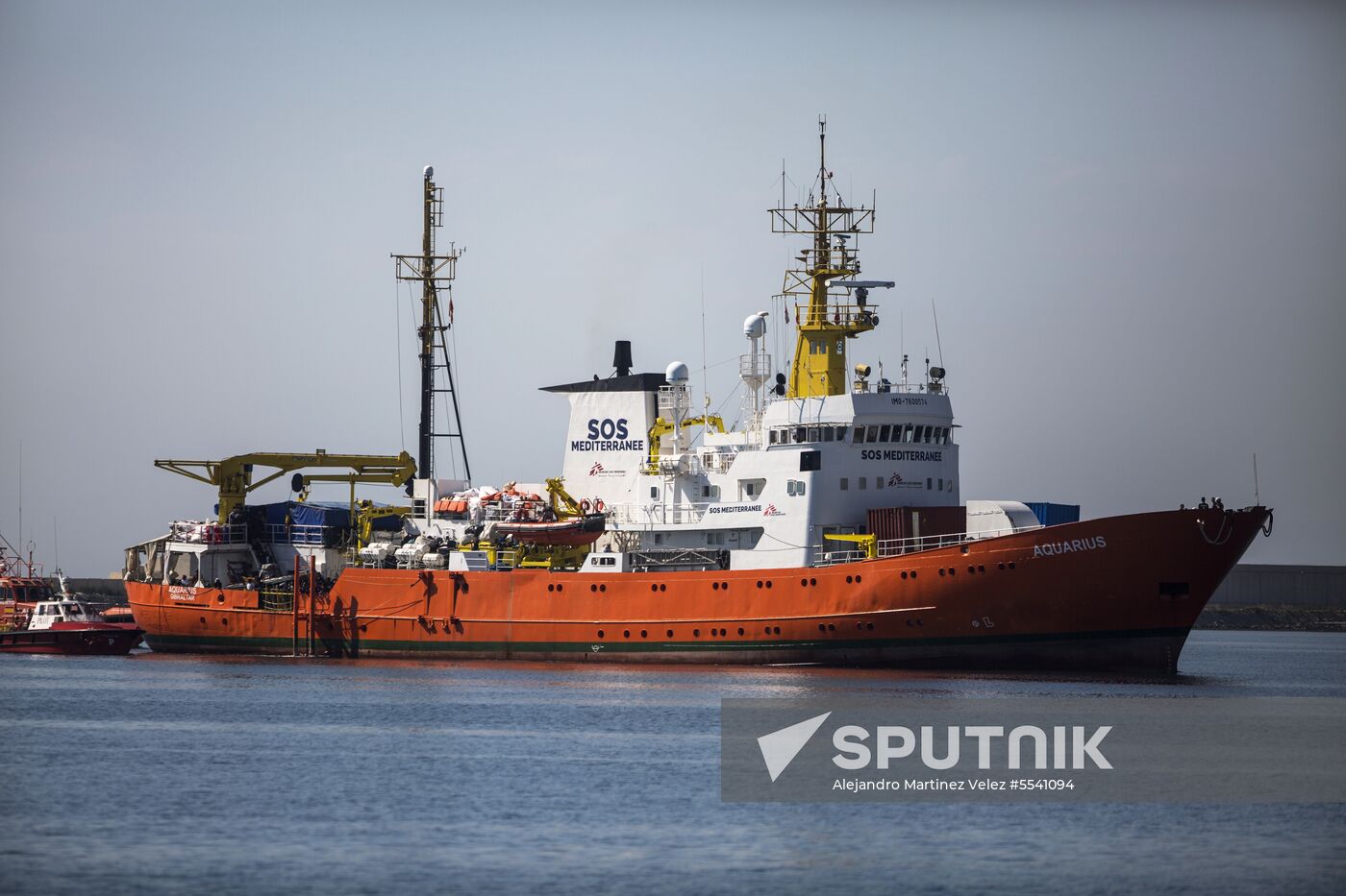 Three vessels carrying migrants dock in Spain