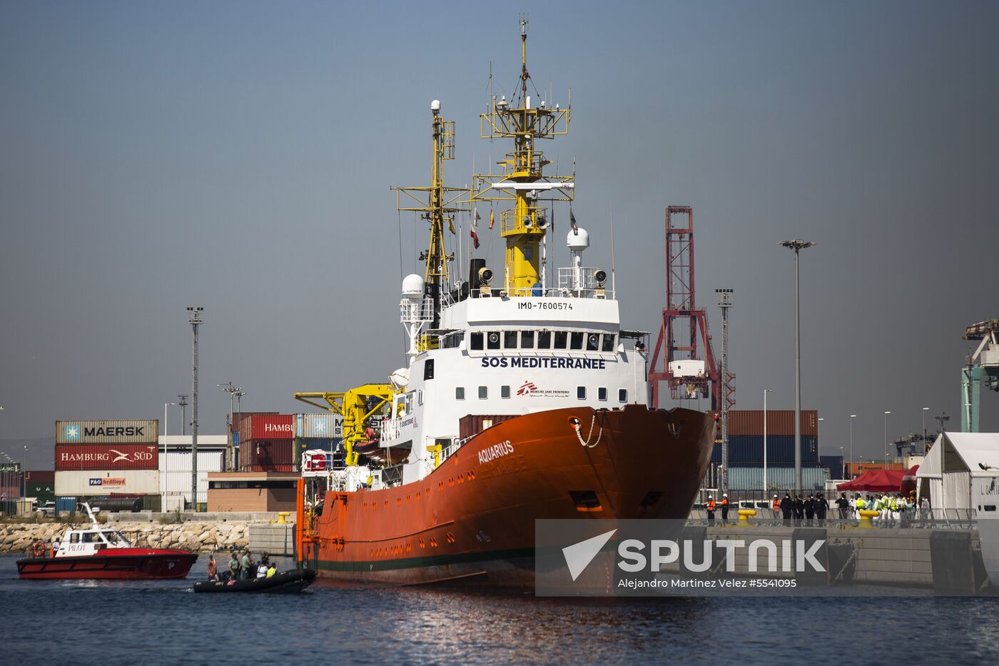 Three vessels carrying migrants dock in Spain