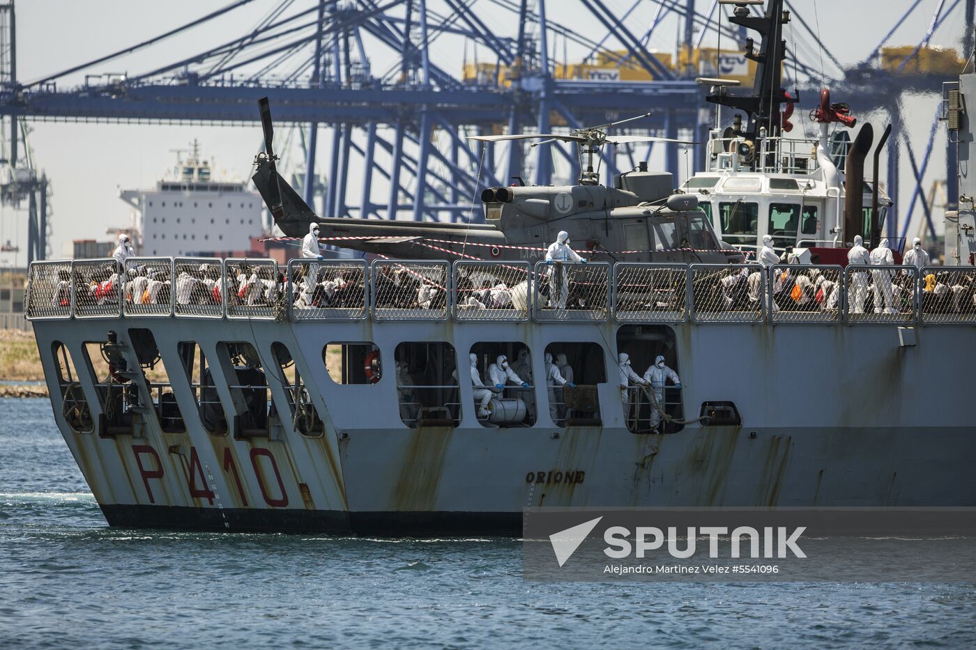 Three vessels carrying migrants dock in Spain