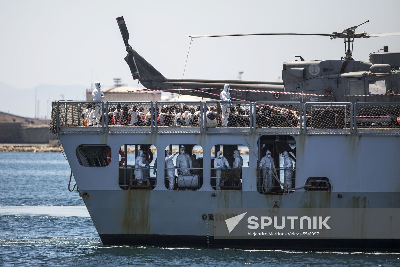 Three vessels carrying migrants dock in Spain