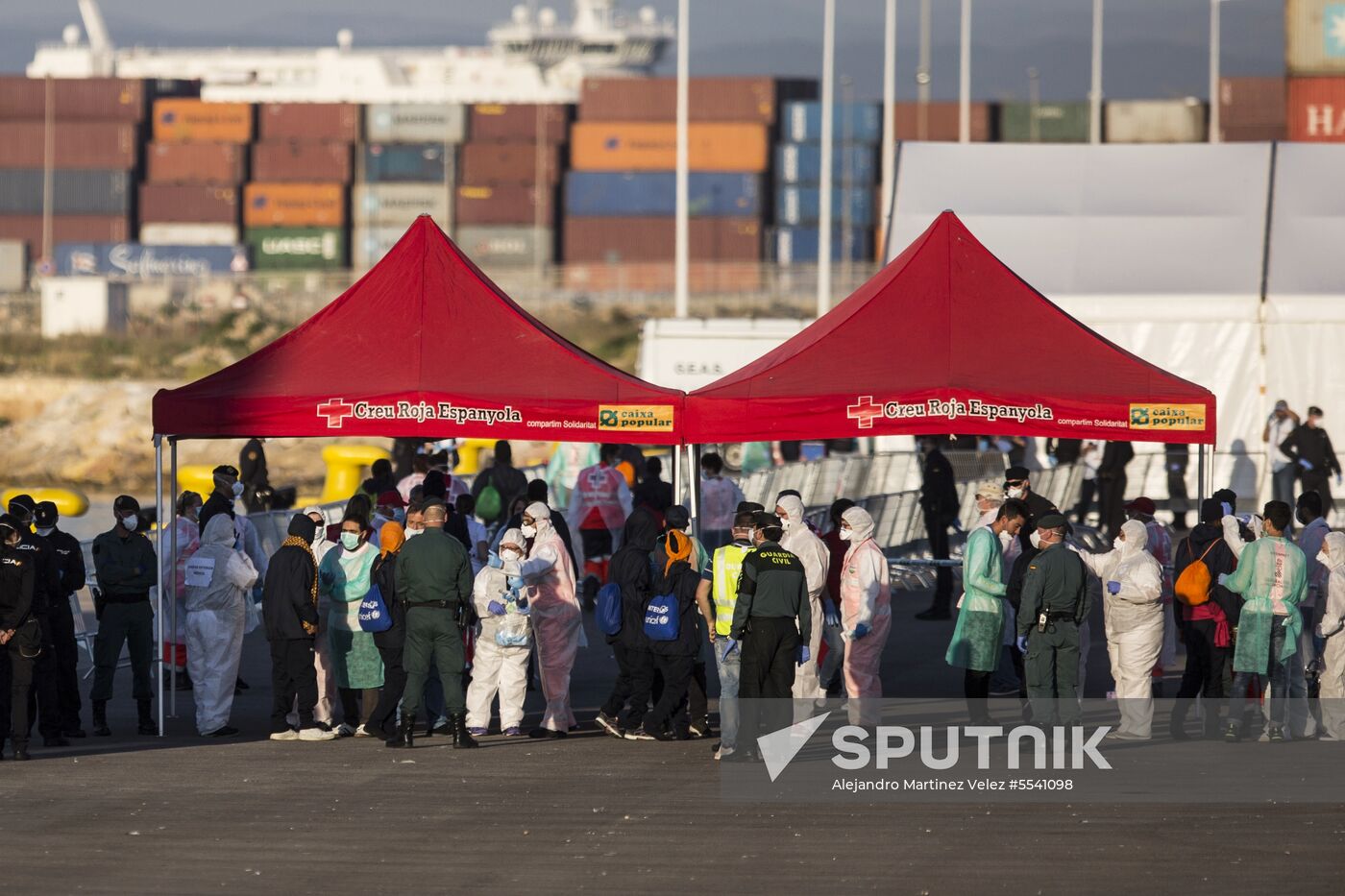 Three vessels carrying migrants dock in Spain