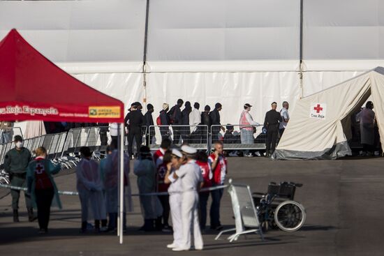 Three vessels carrying migrants dock in Spain